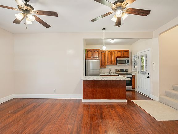 4th image of 311 W Adobe St