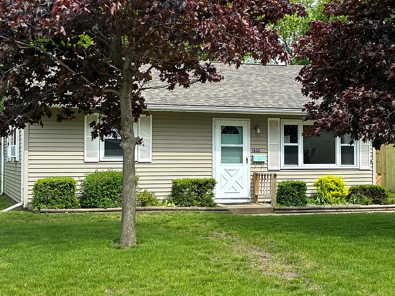 2502 Buffalo St — Photo 2
