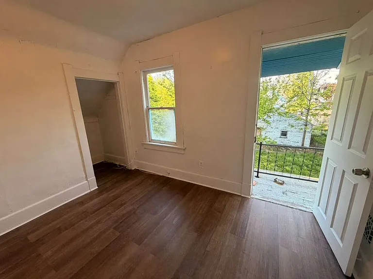 238 E Pearl St — Photo 14
