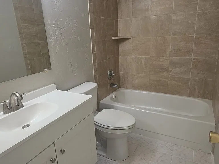 1162 Darby St — Photo 8