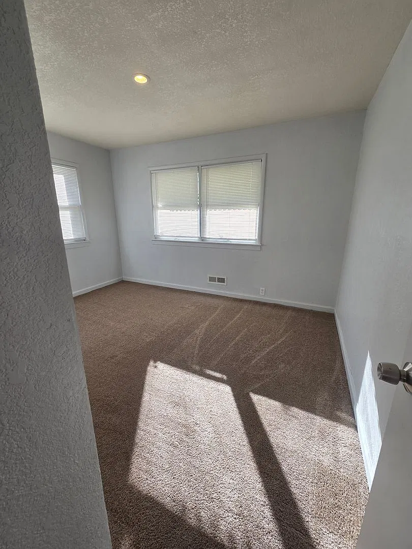 Charming 3 bed 1 bath! — Photo 4