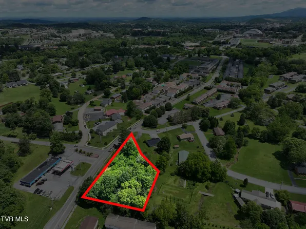 2301 S Greenwood Dr, Johnson City, TN 37604