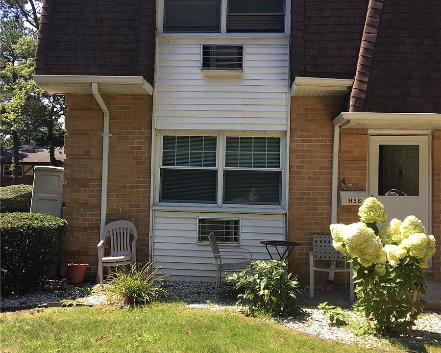 1st image of 25 Glen Hollow Dr #38H