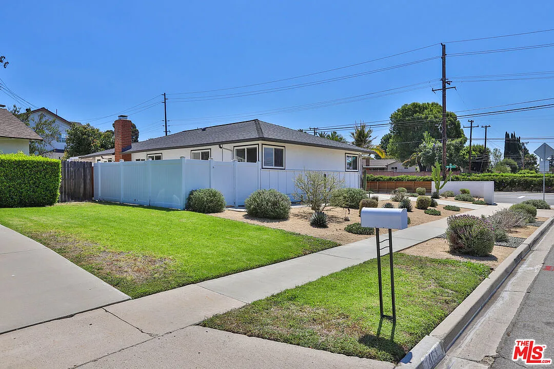 3 bed, 2.0 bath, 1519 sqft, $7,500 — Photo 3