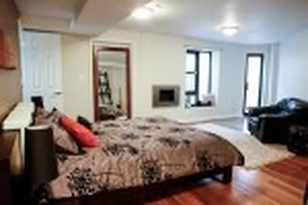 Sold by Brick&Mortar | media 11