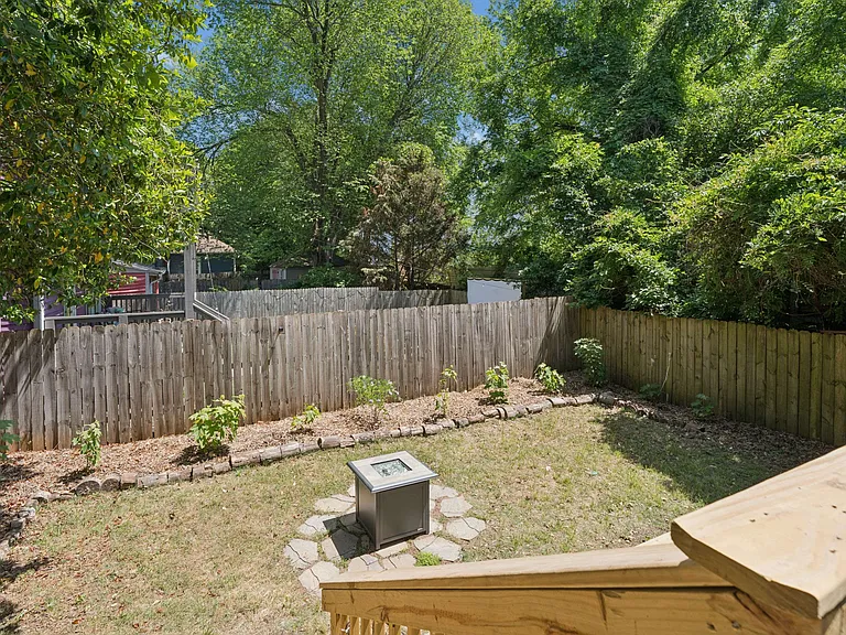 386 Berean Ave SE — Photo 17