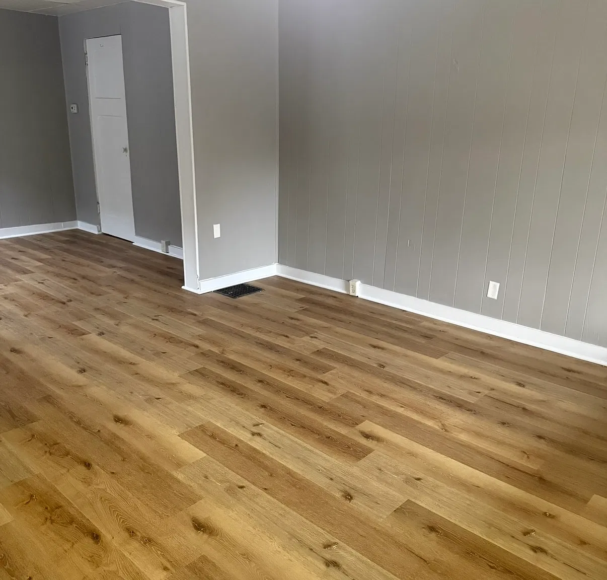 2706 E New York St — Photo 4