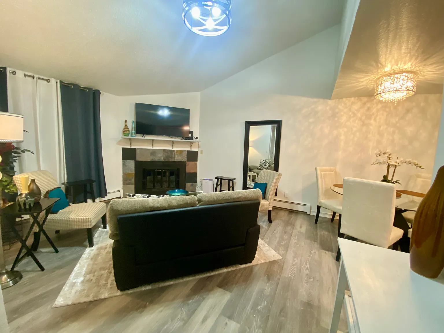 2 bed, 674 sqft, $2,300 — Photo 3