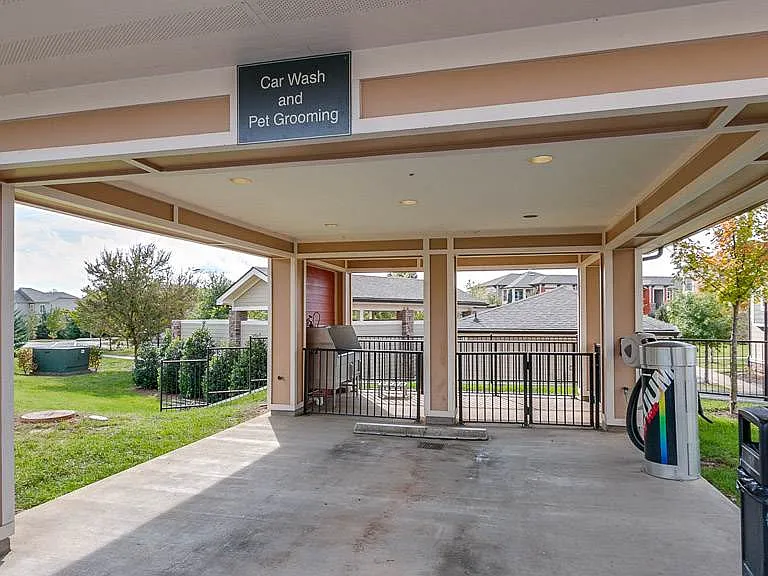 Car/Pet Wash Center