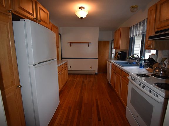 5th image of 19 Westland Ave