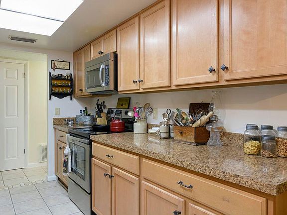 3rd image of 570 Teak Dr