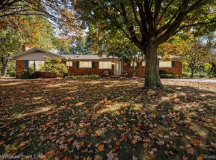 952 Dursley Rd, Bloomfield Hills, MI 48304