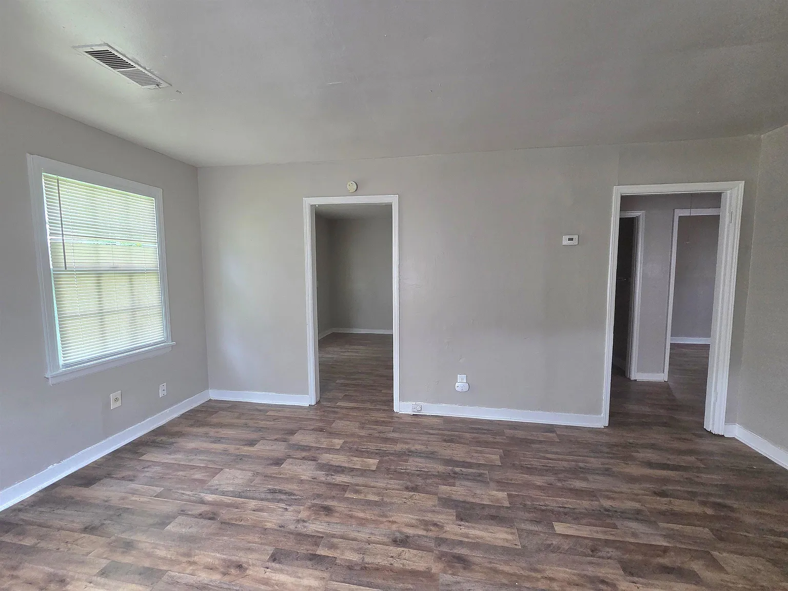 3 bed, 2.0 bath, 1032 sqft, $895 — Photo 2