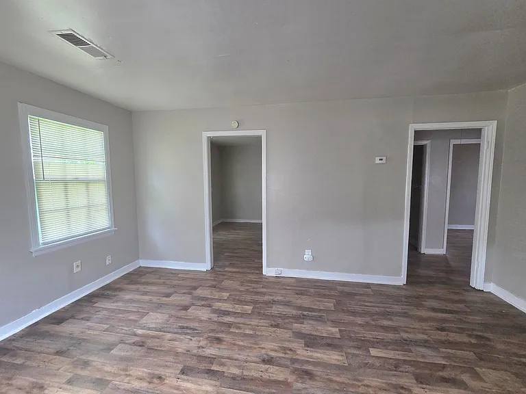 4047 Chelsea Ave — Photo 2