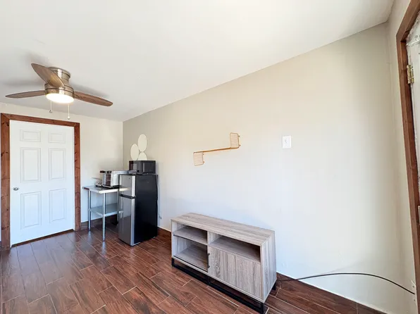 407 E 8th St #A, Houston, TX 77007