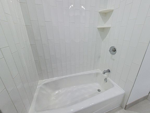 5th image of 1318 N Western Ave #5C