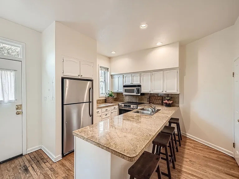 823 E 22nd Ave — Photo 11