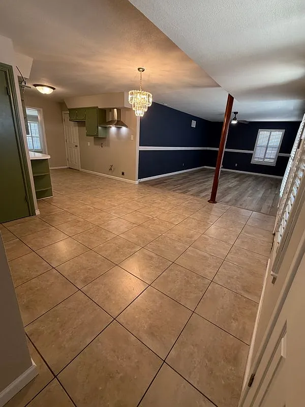 3 bed, 2.0 bath, 1716 sqft, $2,200 — Photo 3