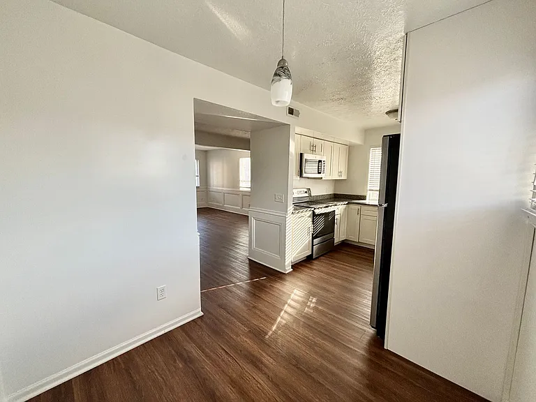 4420 Jarboe St — Photo 10