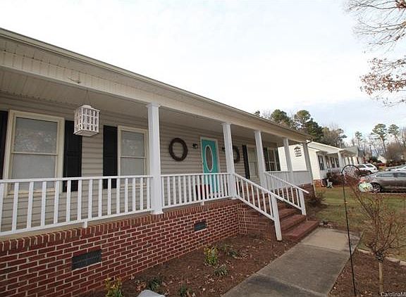 2nd image of 1006 Ashwood Pl