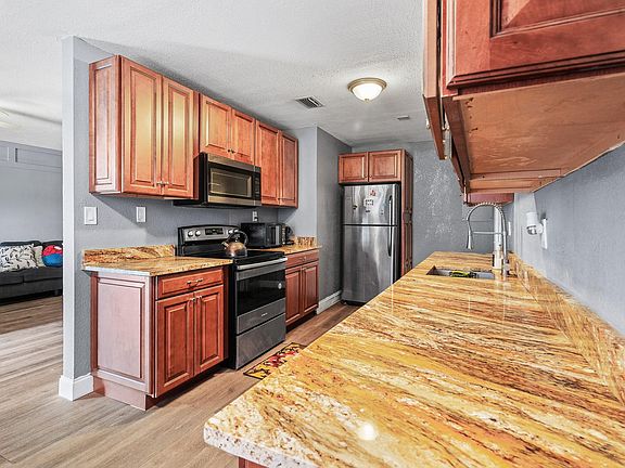 5th image of 5321 NE 10th Avenue