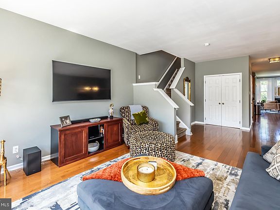 5th image of 28 Shoreham Dr