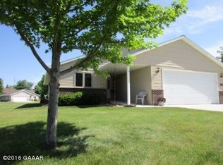 3 Townhouse Rd, Morris, MN 56267