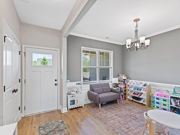 3rd image of 175 Day Lily St