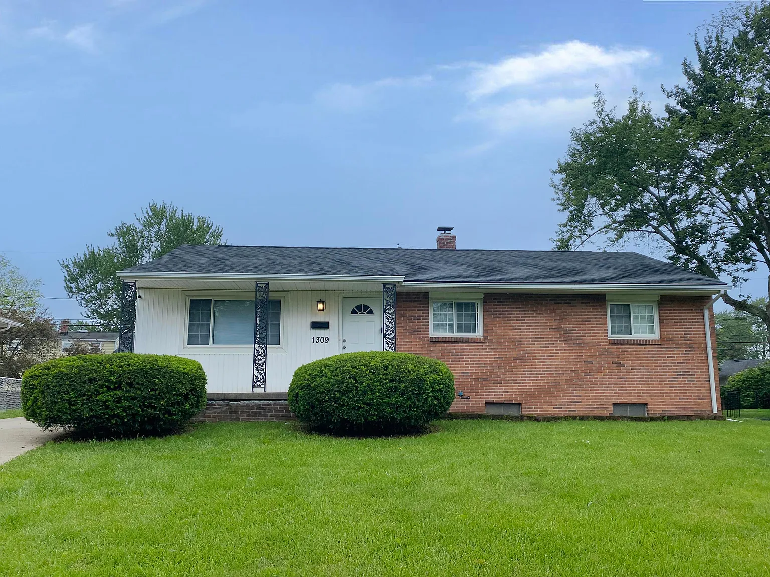 1309 Shanley Dr photo 1