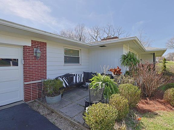 2nd image of 5831 Belleview Ave
