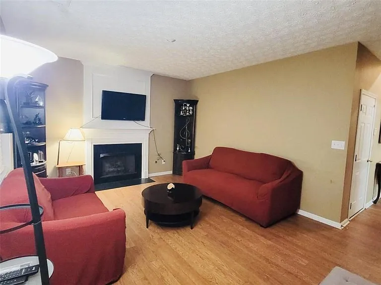 6904 Silver Bend Pl — Photo 4