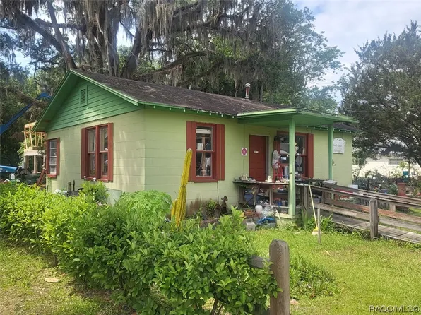 48 NE Crystal St, Crystal River, FL 34428