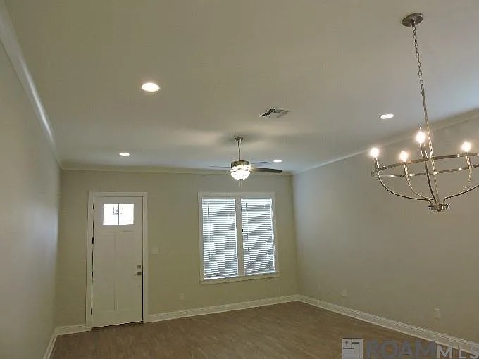 3 bed, 1752 sqft, $2,250 — Photo 2