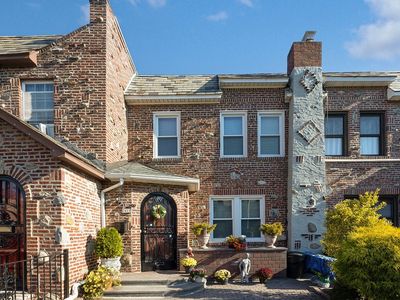 64-11 83rd St, Middle Village, NY, 11379