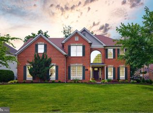 3810 Hunt Manor Dr, Fairfax, VA 22033