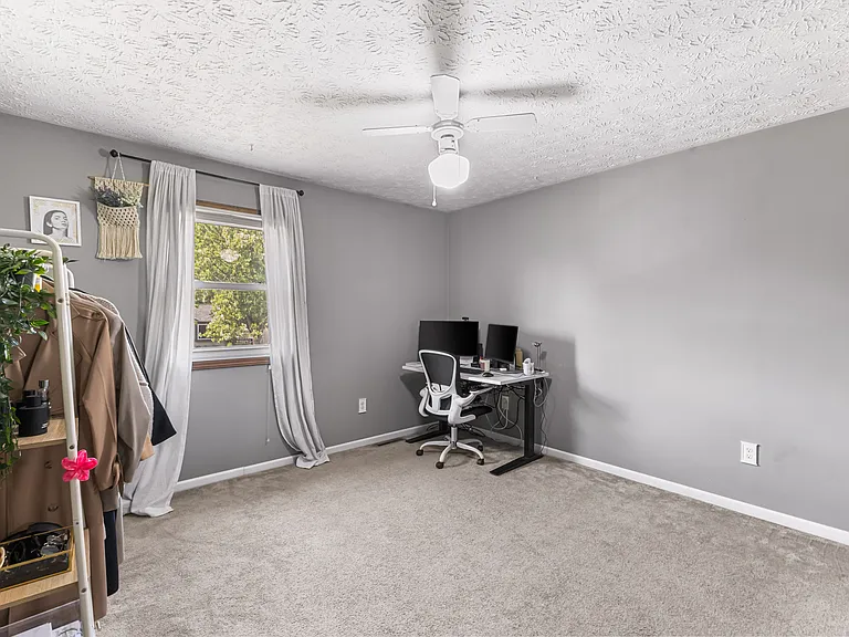 6431 Blackhaw Dr — Photo 16