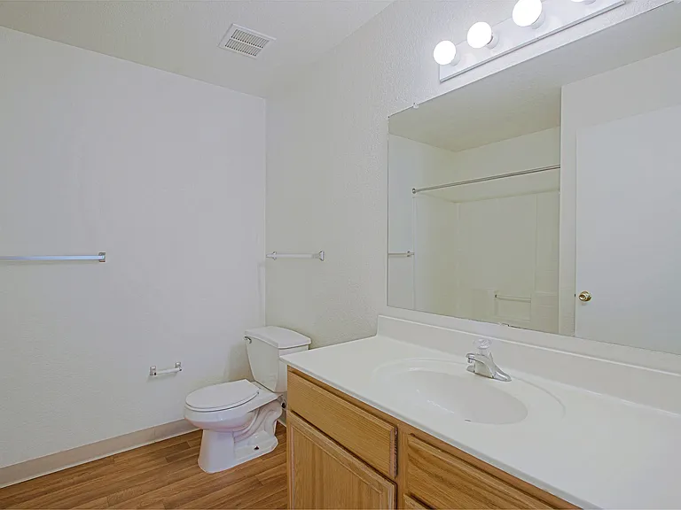 Villa Serena Apartments — Photo 15