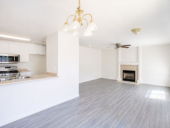 4th image of 427 W El Monte Ct