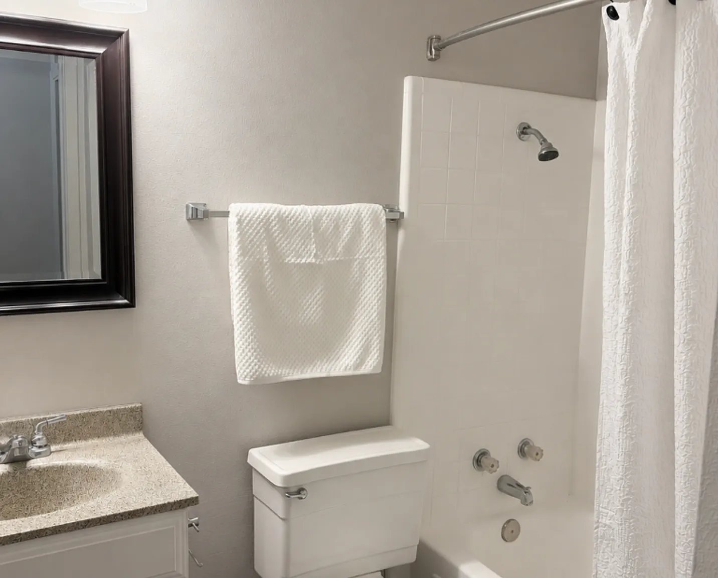 1 Bed 1 Bath All Bills Paid — Photo 3