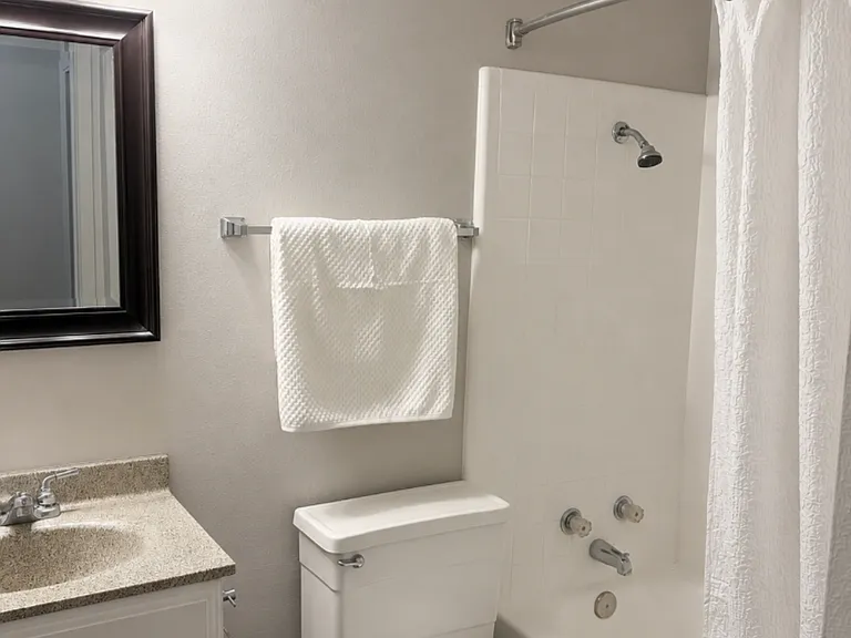 2428 Louise St #2505 — Photo 3