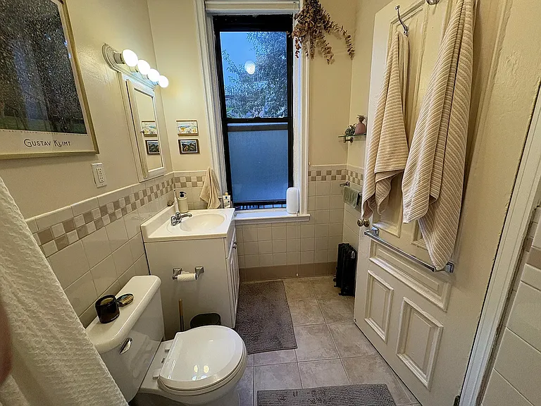 418 4th St #3 — Photo 5