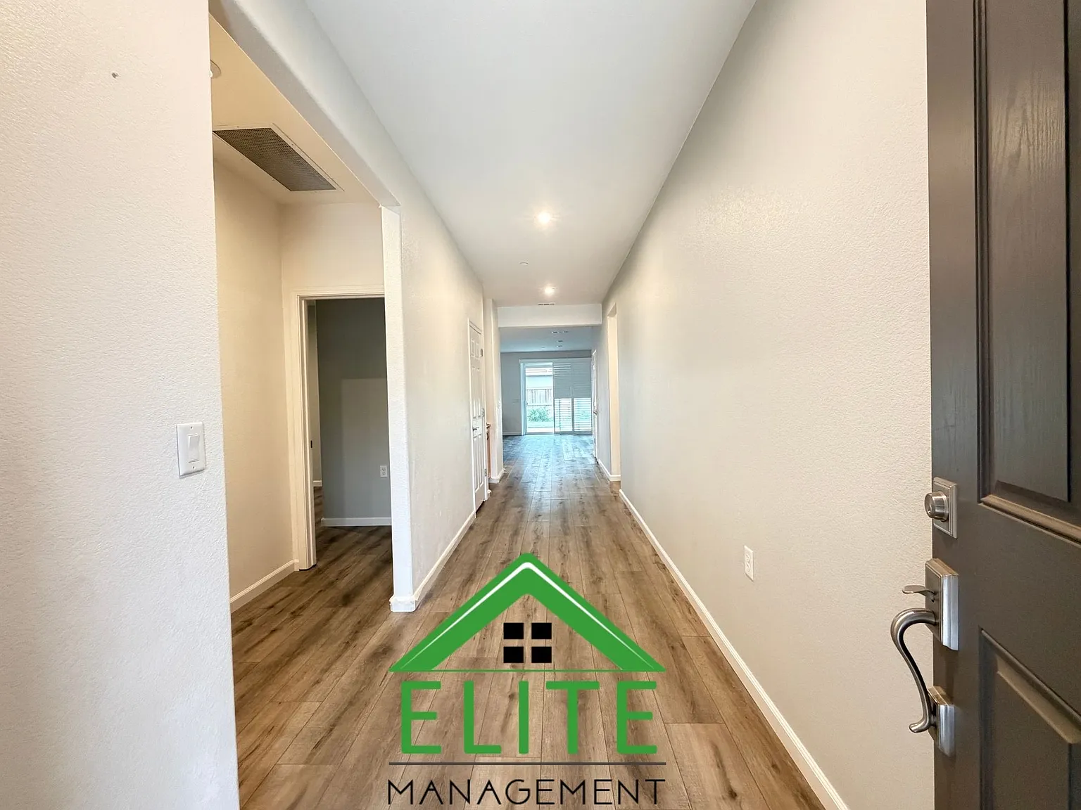 3 bed, 2.5 bath, 1795 sqft, $3,195 — Photo 2