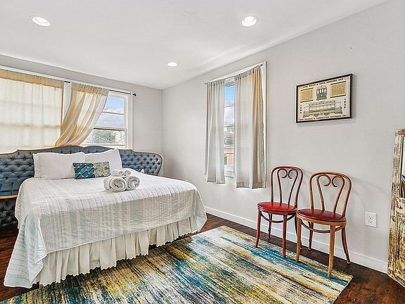 2nd image of 1401 Governor Nicholls St #2A