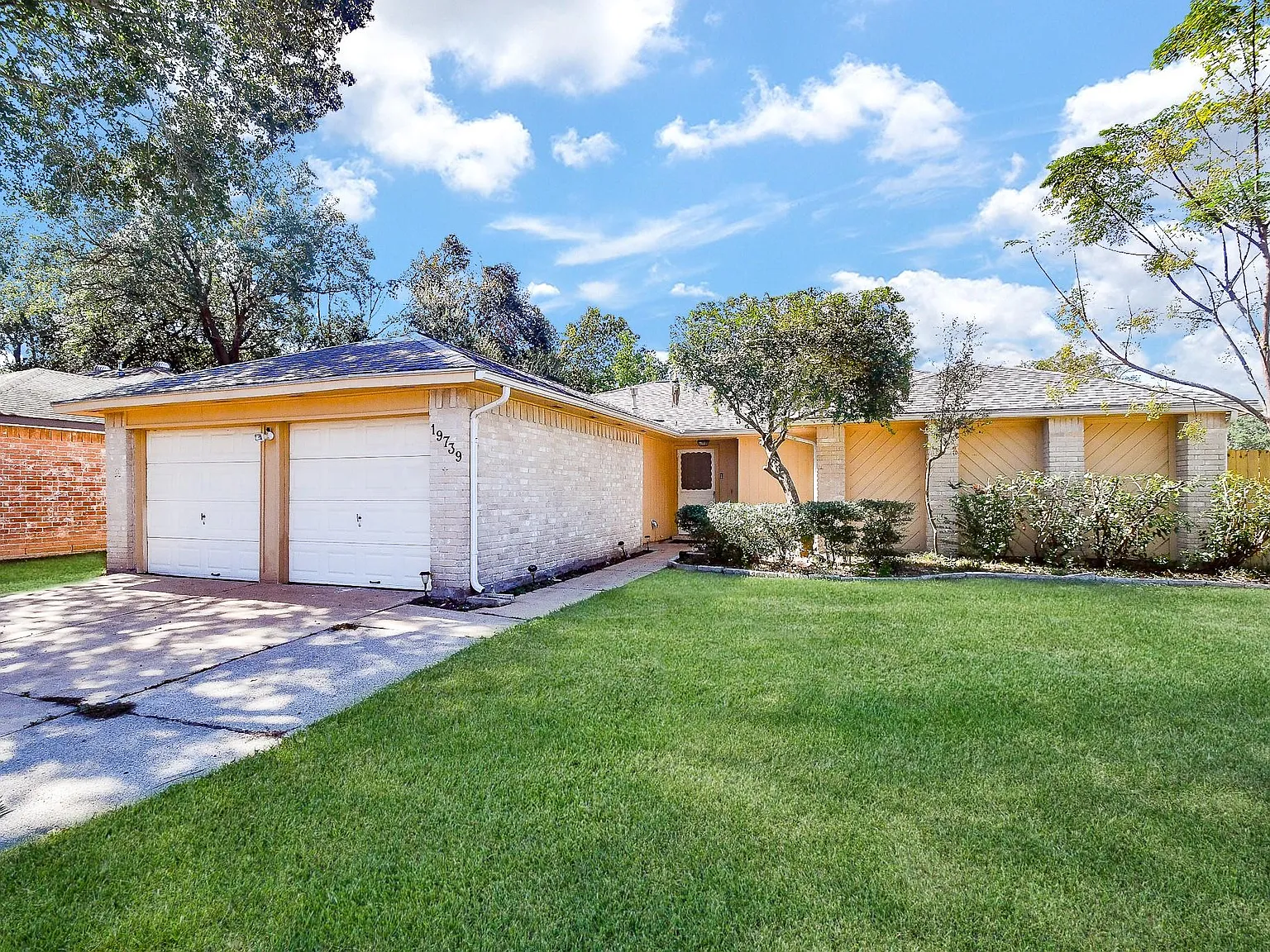 3 bed, 2.0 bath, 1545 sqft, $1,895 — Photo 2