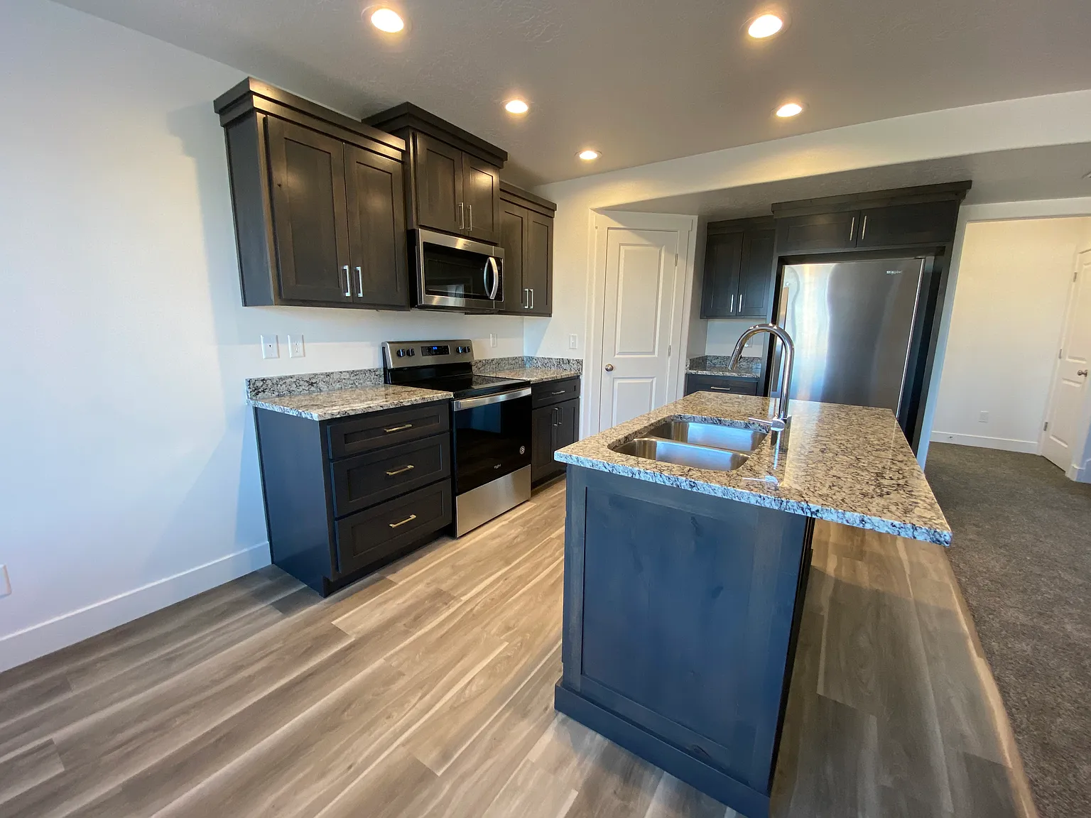 3 bed, 2.5 bath, 1550 sqft, $1,800 — Photo 4