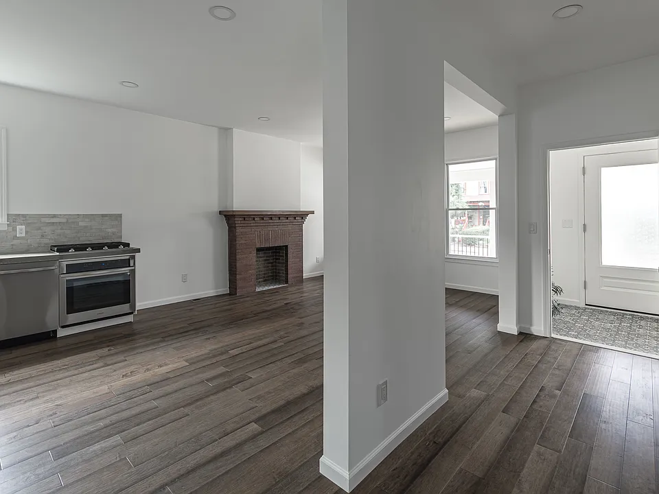 23 Oxford Ave #1