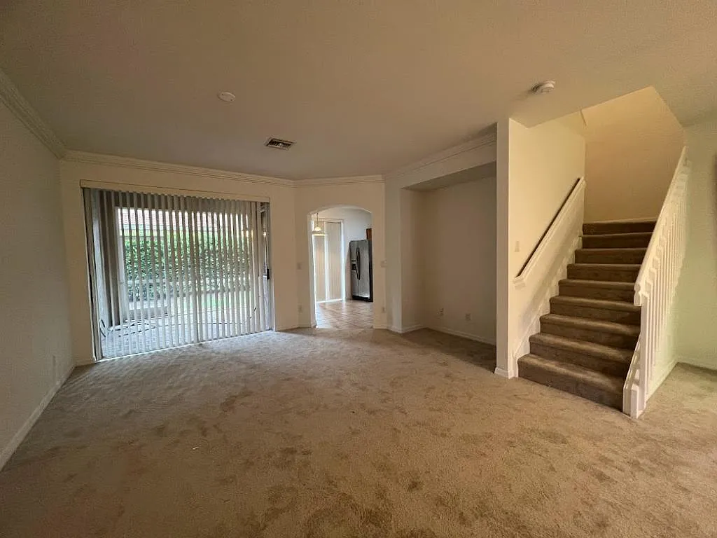 9634 Roundstone Cir — Photo 4