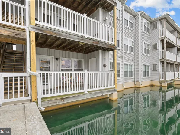 800 Waters Edge Dr, Newark, DE 19702