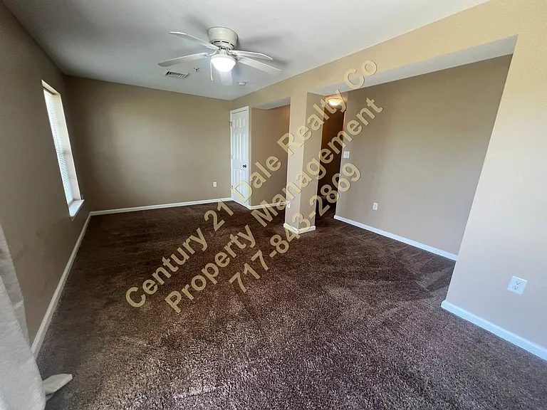 210 Royal Dr — Photo 18