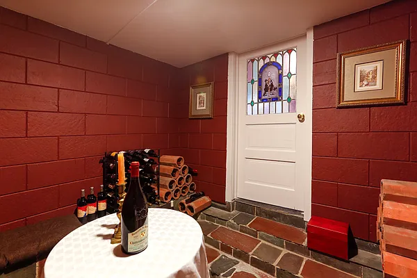 Sold by E Realty International Corp | media 21